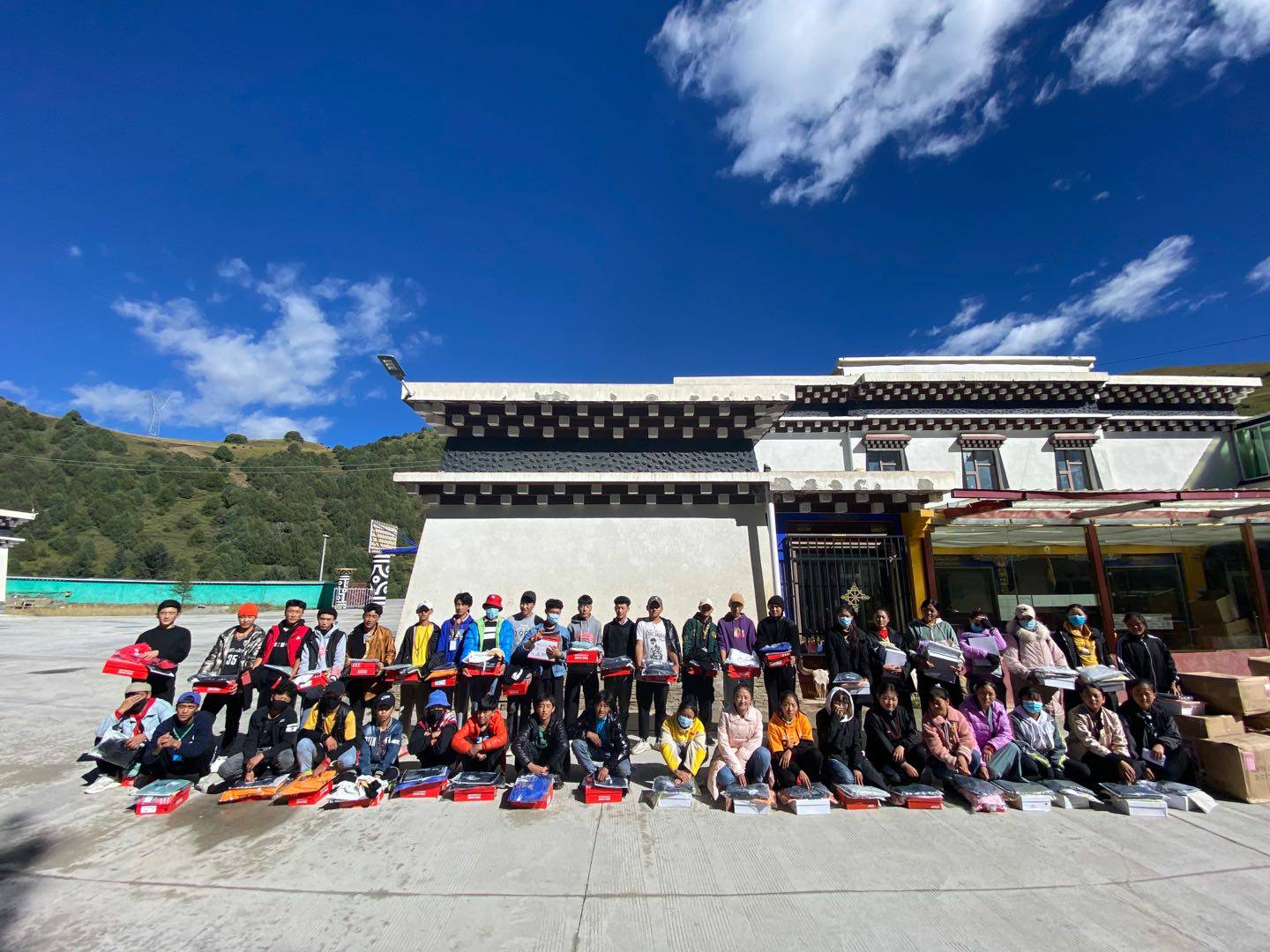 长春黎宇机电产品销售有限公司公益回顾丨家国同欢月同圆 温暖满载甘孜州(图8) 长春黎宇机电产品销售有限公司公益回顾丨家国同欢月同圆 温暖满载甘孜州(图8)